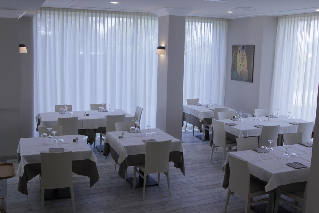 Hotel Rizzi Castel San Giovanni  Εξωτερικό φωτογραφία
